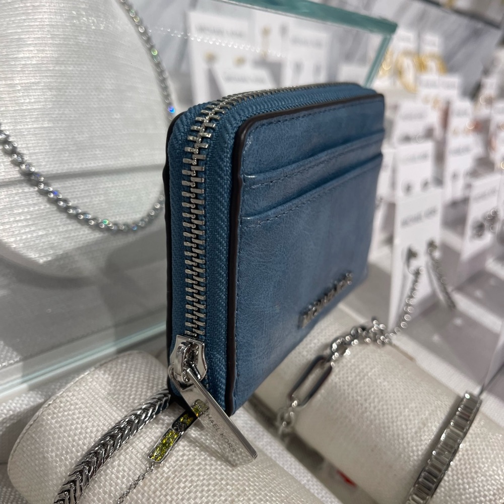 MICHAEL KORS Jet Set Medium Distressed Zip Around Card Case
Cornflower
NWT - Picture 9 of 10